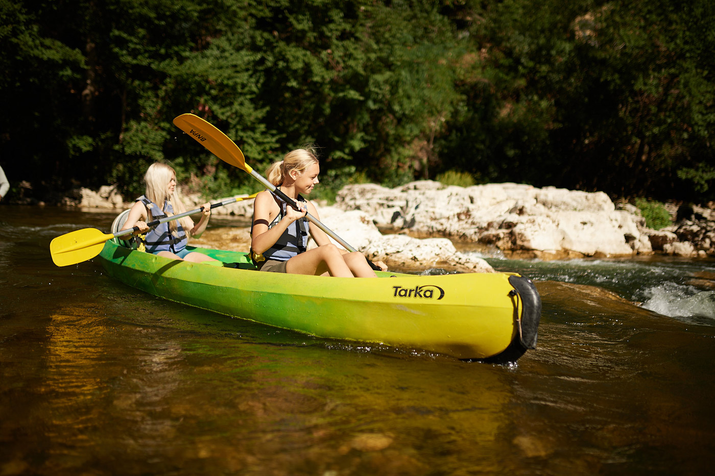 Canoë dans les Gorges de l’Ardèche Canoë dans les Gorges de l'Ardèche