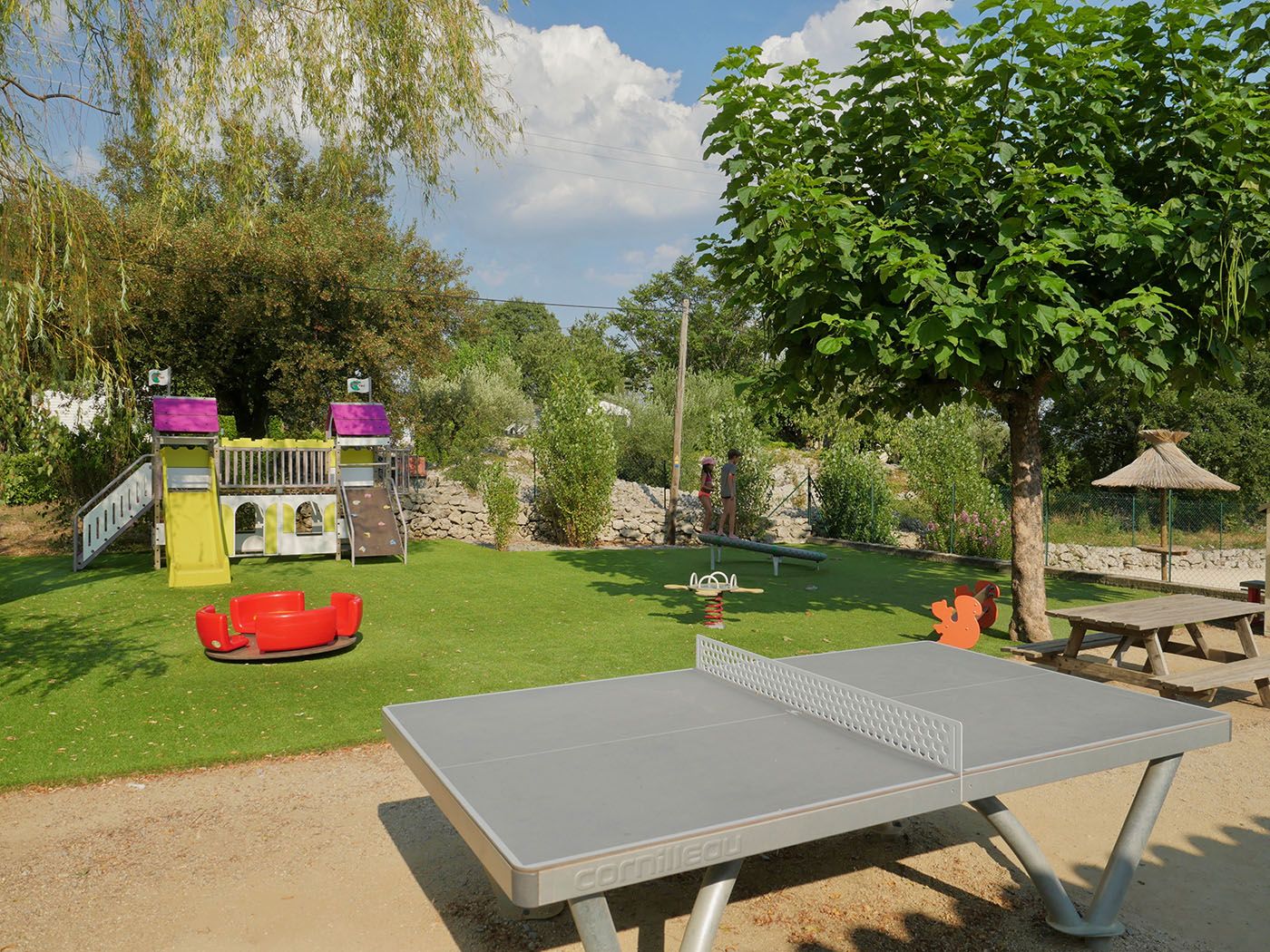Camping Le Mas de Chavetourte - Table tennis and Playground