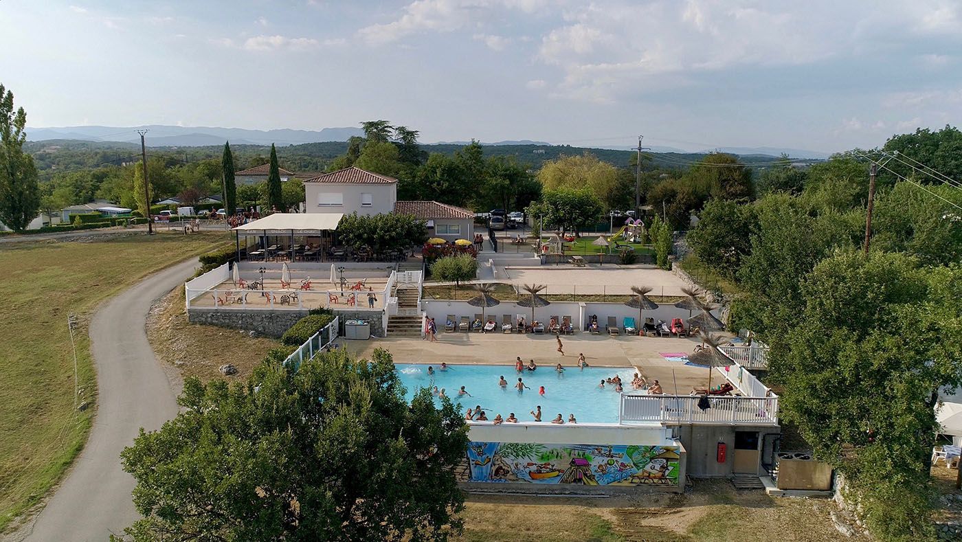 Camping Le Mas de Chavetourte - La piscine du camping